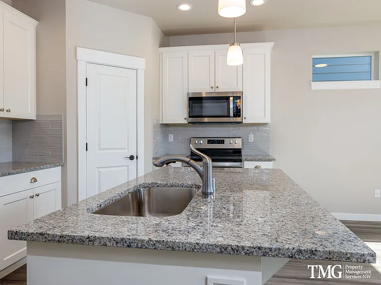 7242 S Ridge Way — Photo 8