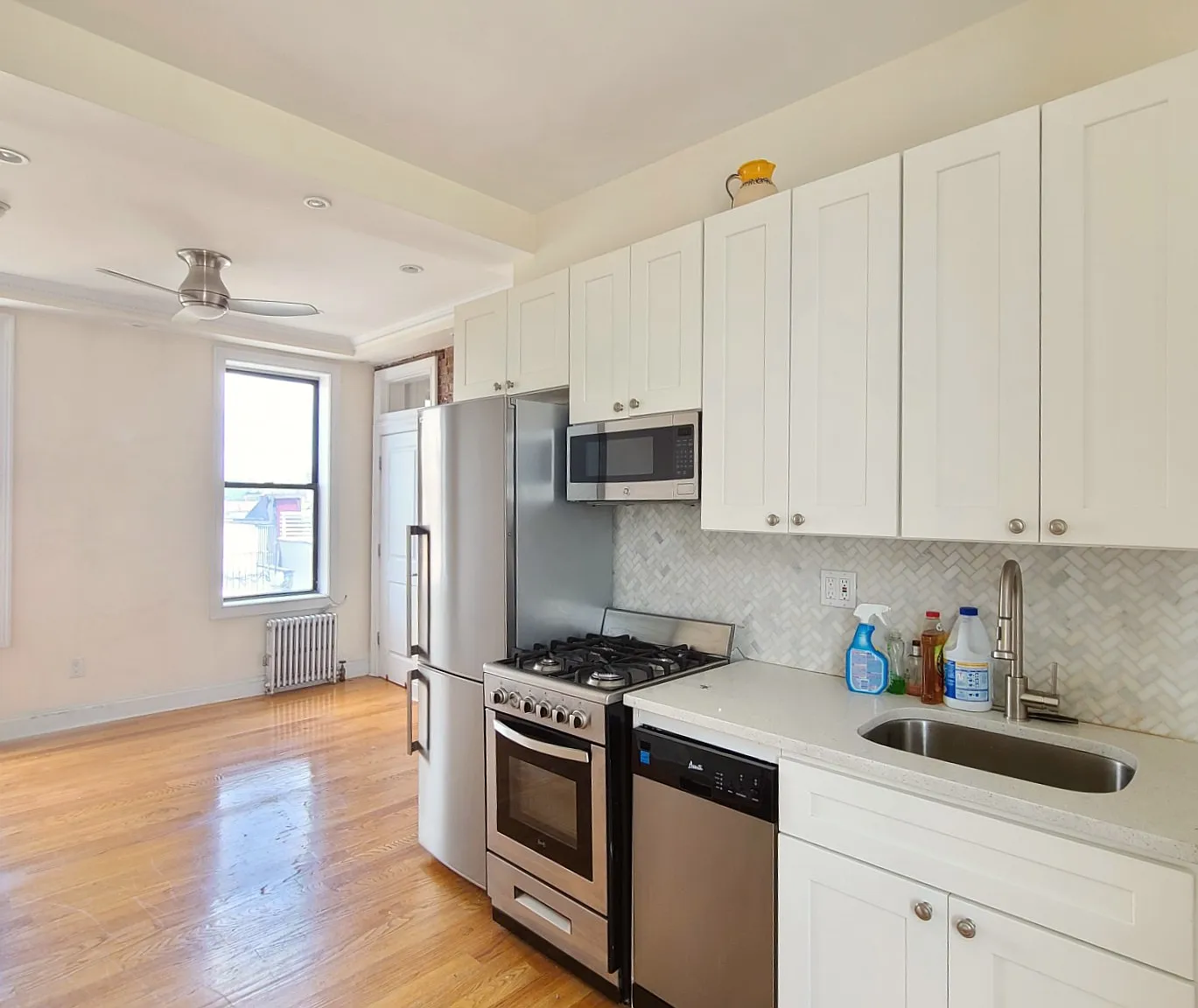 409 East Sixth Street — Photo 1