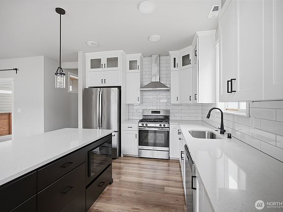 4th image of 12811 186th Avenue E
