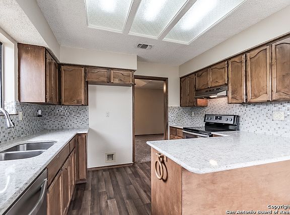 3rd image of 8458 Timber Loche