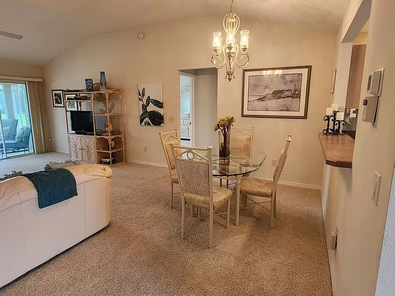 916 Eastmont Ct — Photo 8