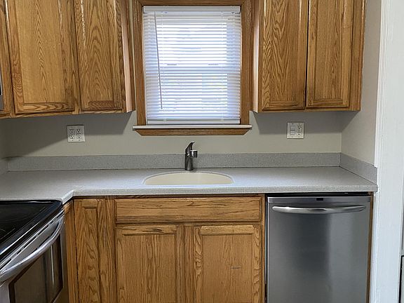 3rd image of 13731 Oakdale St