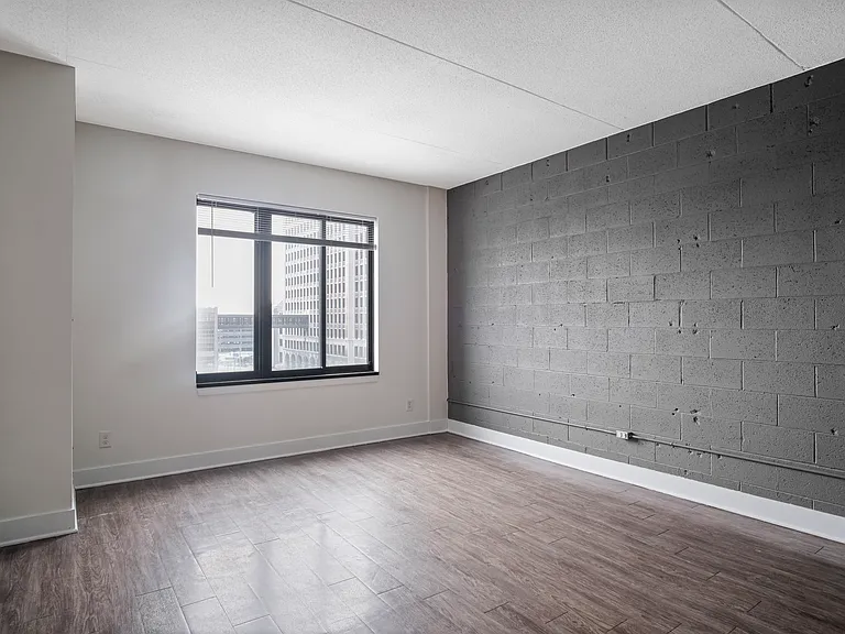 St. Regis House Apartments — Photo 14