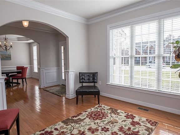 3rd image of 3748 Heverley Dr