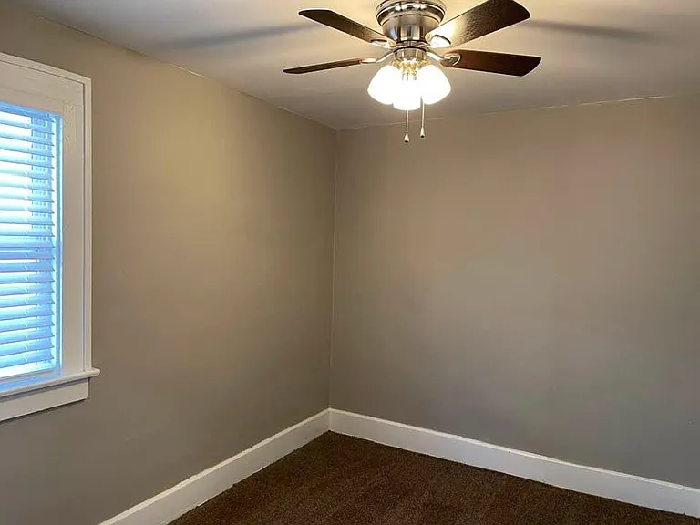 140 S Eureka Ave — Photo 14