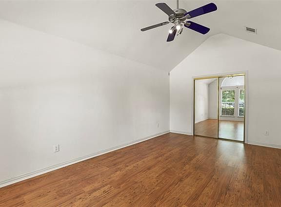 4th image of 2105 Cliffside Dr