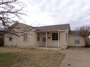 1319 Smythe St, Plainview, TX 79072