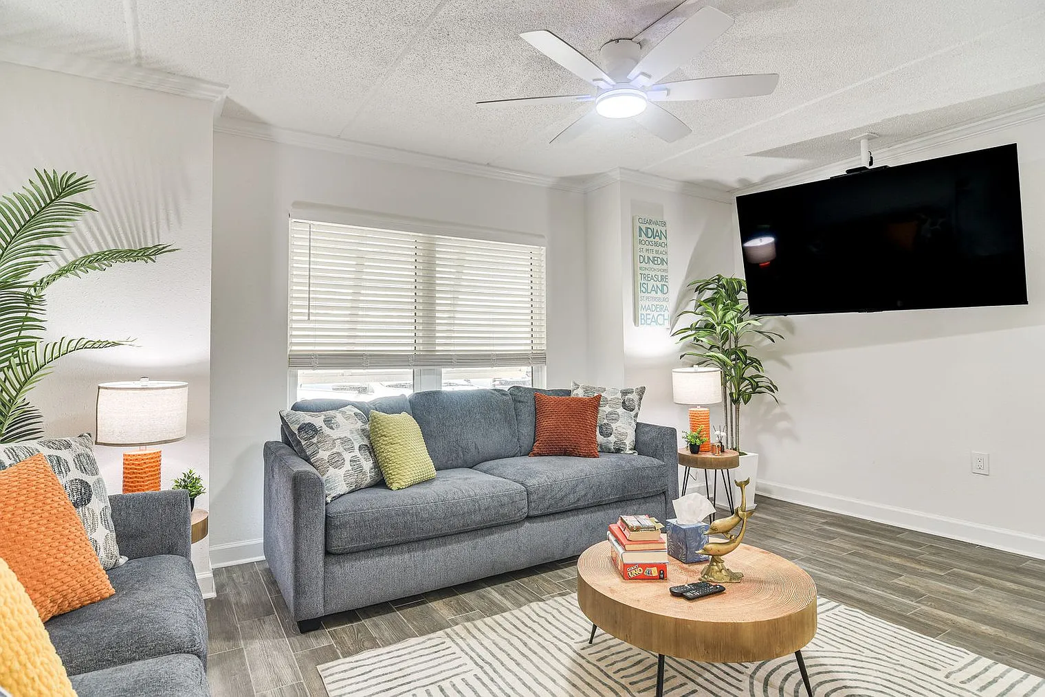 1 bed, 1.0 bath, 699 sqft, $2,677 — Photo 2