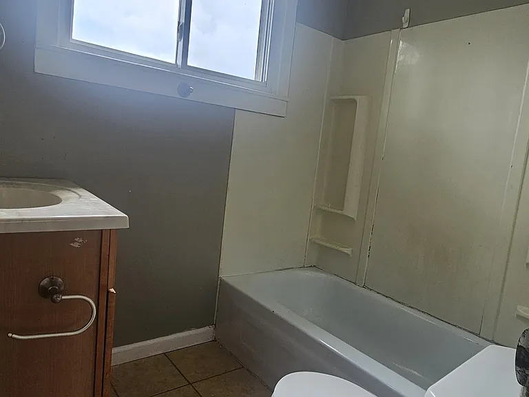 5112 Rolston Ave — Photo 3