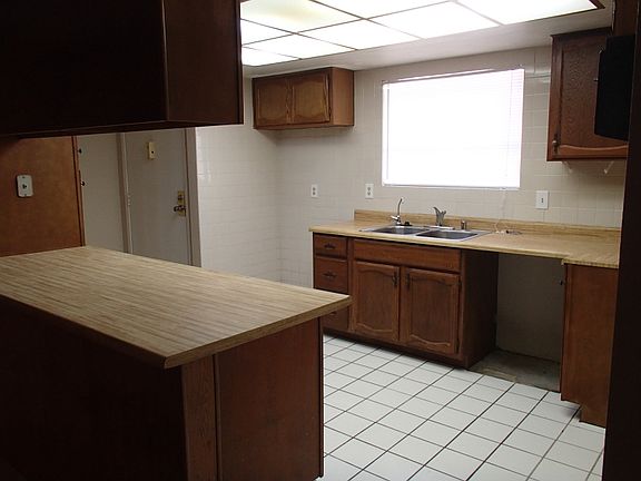 5th image of 2689 Karen Ave