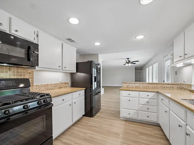 12427 Brandywyne Dr — Photo 3