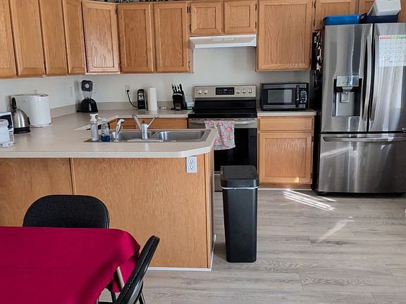 3rd image of 145 W 2525 N