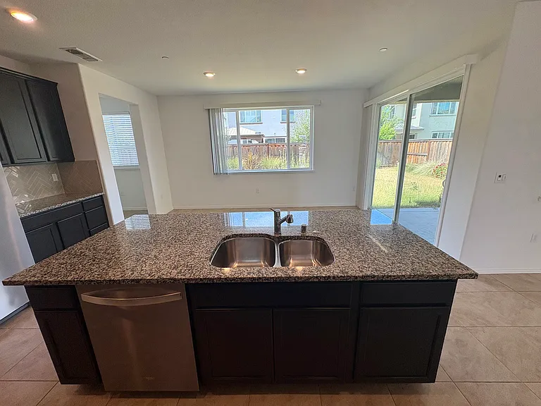 2733 Penrose Ln — Photo 12
