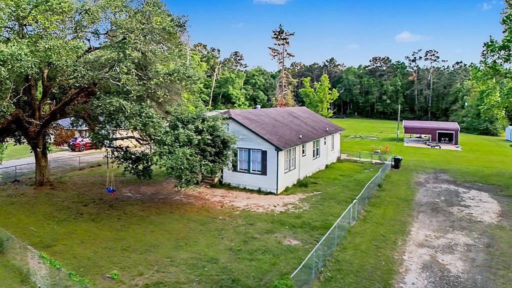 3 bed, 2.0 bath, 1693 sqft, $1,800 — Photo 4