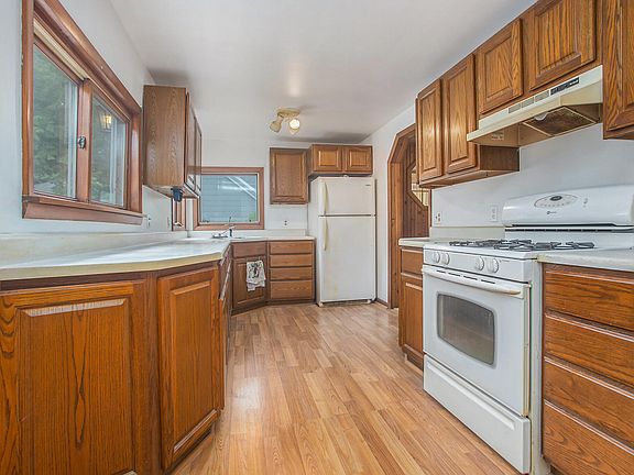 5th image of 250 W Franklin St