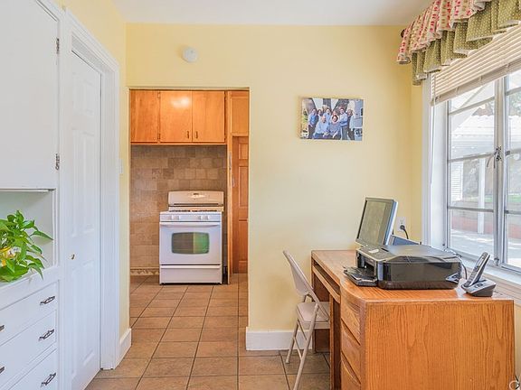 5th image of 644 N Vista Bonita Ave