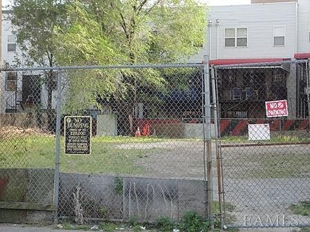 4th image of 428 E 148th St