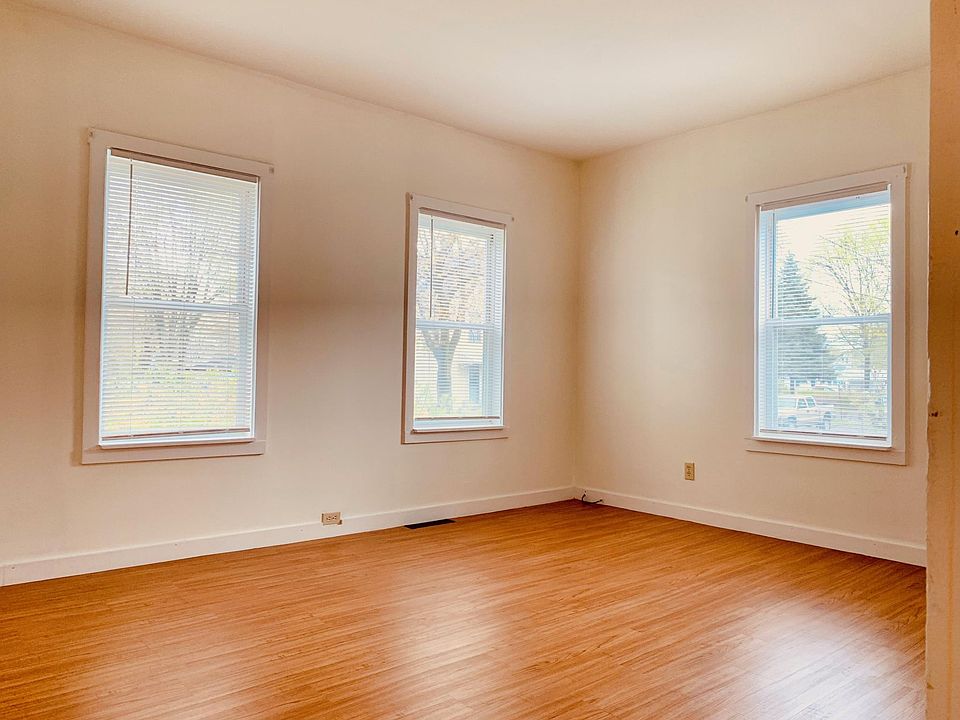 5 King Ave Westfield MA Zillow