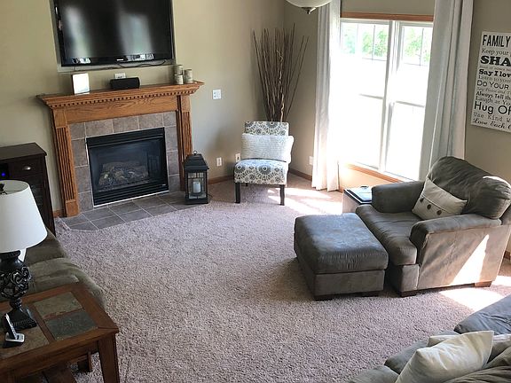 5th image of 535 Hollyberry Ln