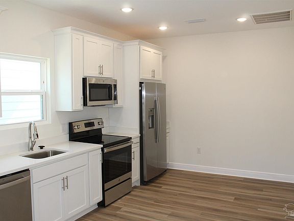 2nd image of 891 W Zarragossa St