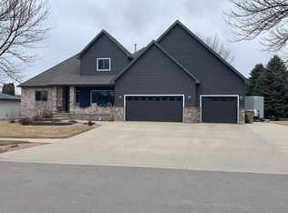 1505 12th Ave NE, Watertown, SD 57201