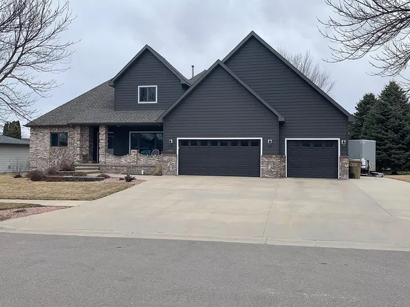 1505 12th Ave NE, Watertown, SD 57201