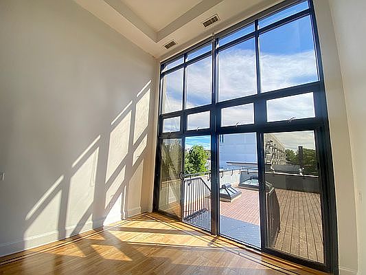 5th image of 214 Franklin St APT 306