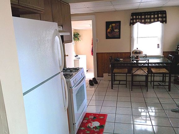 4th image of 1404 Sunset Dr