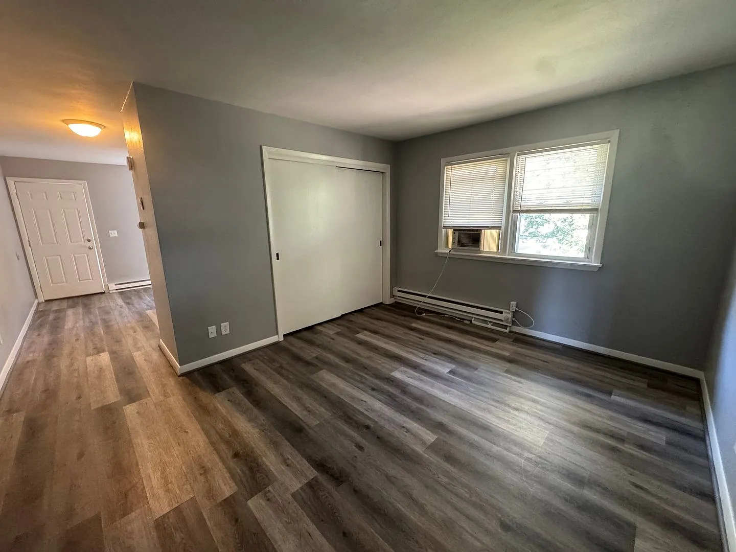 All Utilities Paid Top-Floor Studio Across from Kiwanis Park $850 — Photo 4