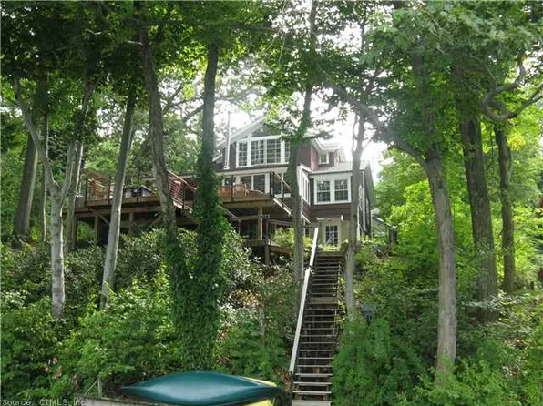 514 Lake Dr, Guilford, CT 06437