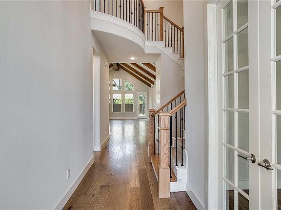 2nd image of 312 Nora Ln