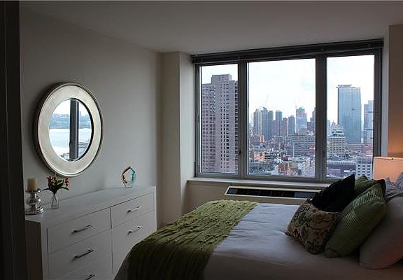 3rd image of 601 W 57th St APT 38D