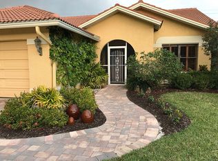 385 Fox Den Cir, Naples, FL 34104