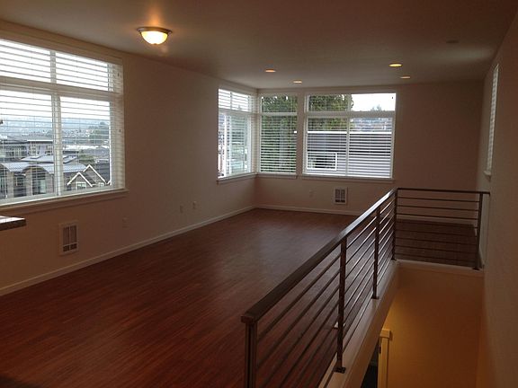 5th image of 3025 21st Ave W #B