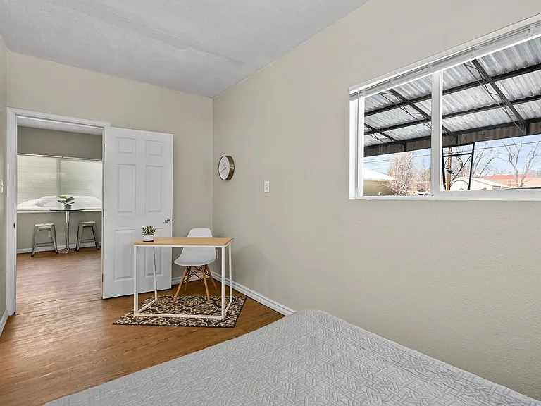 895 Grove St #B — Photo 17