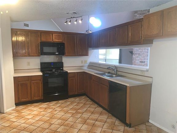 2nd image of 616 Shady Creek Trl