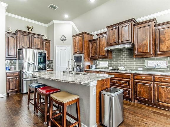 3rd image of 3839 Roosevelt Dr