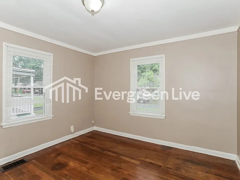 6923 Gloria Dr — Photo 8