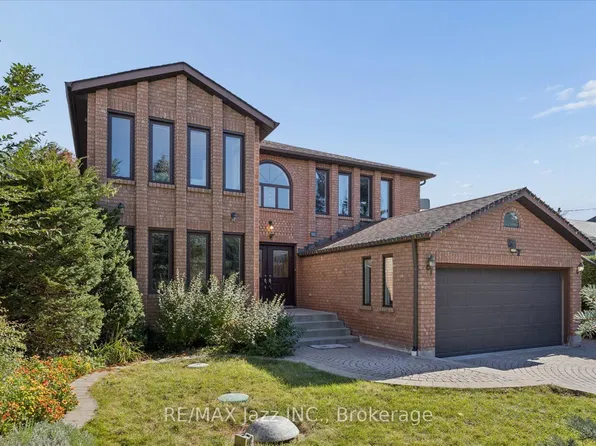 35 Ward St, Whitby, ON L1M 1G9