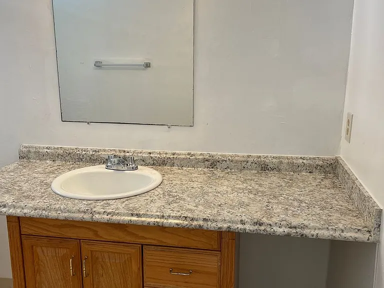 1200 N Severance St — Photo 15