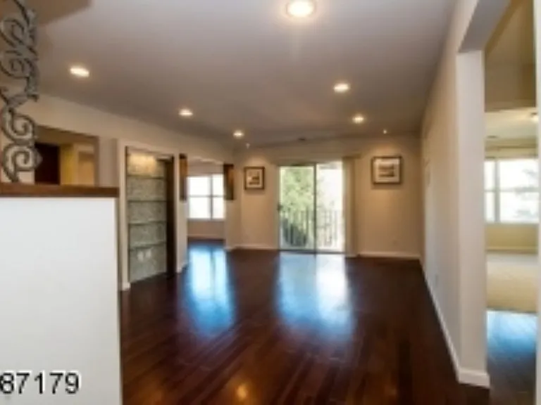 22 Frankie Ln — Photo 3