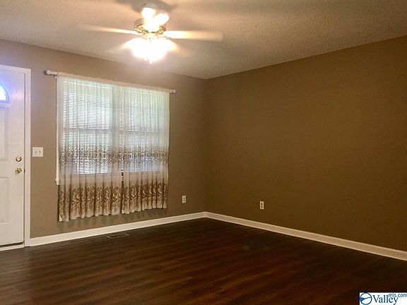 3rd image of 554 Parkway Dr