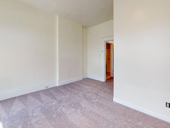 5th image of 2419 Vine St APT 3