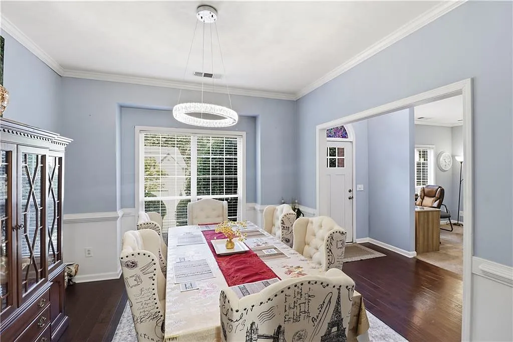 4 bed, 2.5 bath, 2553 sqft, $2,795 — Photo 4