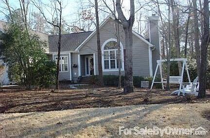 Front of Home : Quiet and relaxing setting.