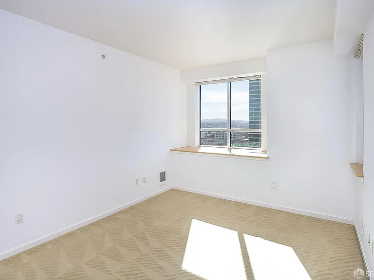 400 Beale St #2306 — Photo 5
