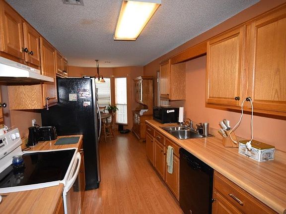 4th image of 3005 NE 14th St