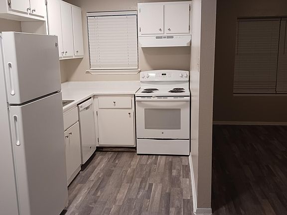 4th image of 3309 S Robinson Dr #806