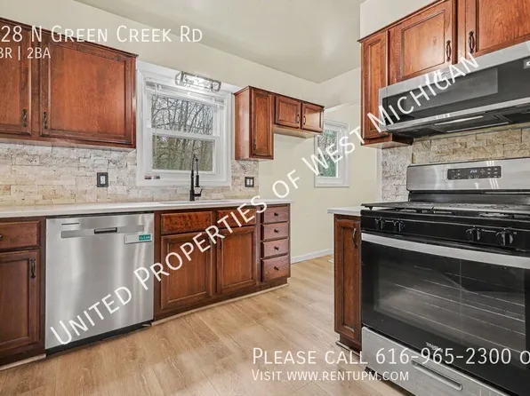 128 N Green Creek Rd, Muskegon, MI 49445