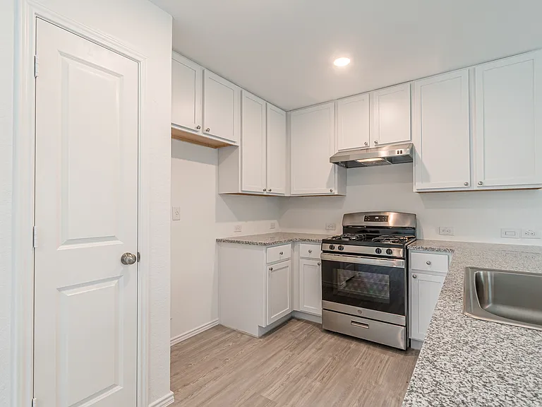 6406 Kemper Pl — Photo 2